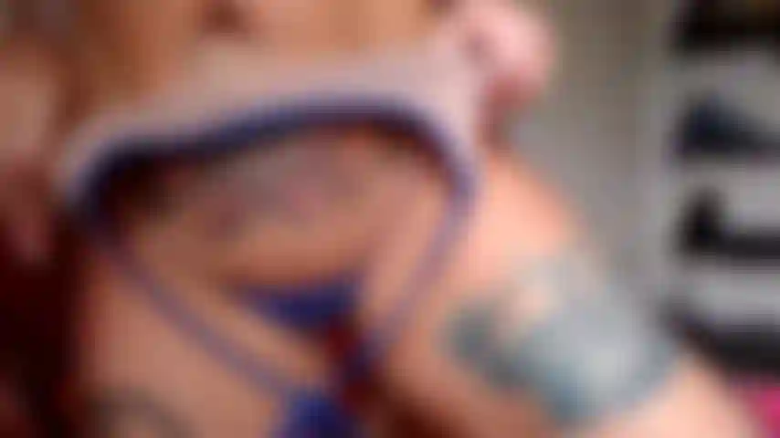 Calda incoraggiamento a masturbarsi (con sussurri).