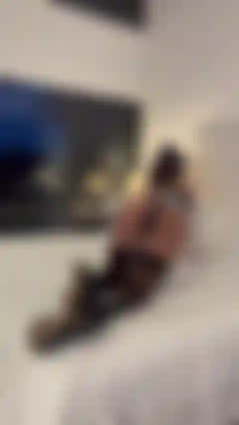 Sei sporca? Lascia che questa fanciulla ti soffi la polvere!