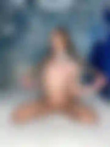 WINTER SLUT NUDE TEASE Wearing nothing but a collar !! Posing and showing you all my fav naughty positions naked!!