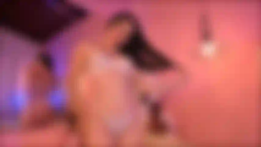 Che tocca il mio gattino fino a bagnarlo.