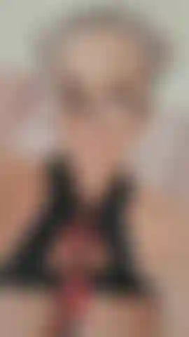 **Video di 3 anni fa** ragazza universitaria troia e maliziosa che spruzza e gioca con le mie enormi tette naturali. Guardami allargare quella piccola figa cattiva 💦 occhiali, tacchi da troia, calze. Pura porcheria 😘.