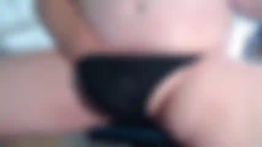 Il giocattolo gush fa venire sam mentre è in cam in una stanza pubblica mvf_05272022_2 _.