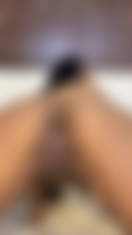 Lasciami cavalcarti e allargare il mio culo.