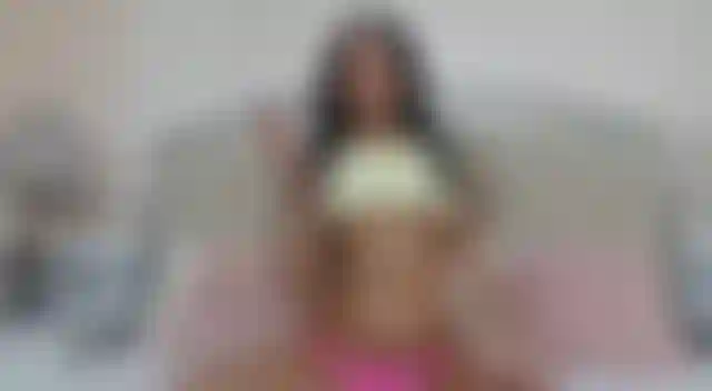 Sexy streaptease e gioco con la mia figa stretta e bagnata...