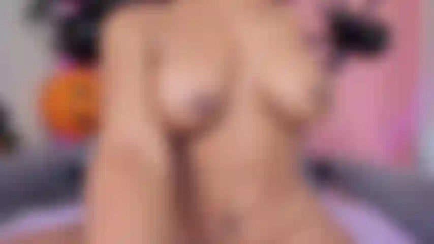 Vieni qui e gioca con la mia figa adesso, per favore.