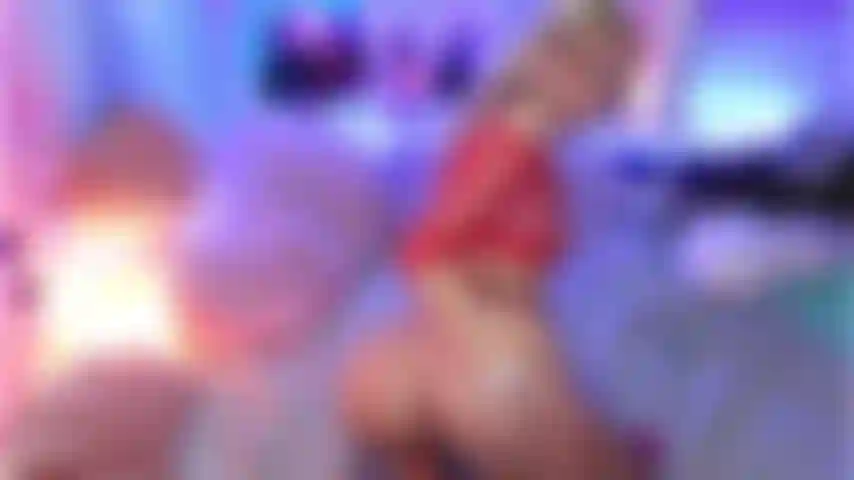 Mi masturbo e ti cavalco. Per favore, vieni sul mio culetto stretto!