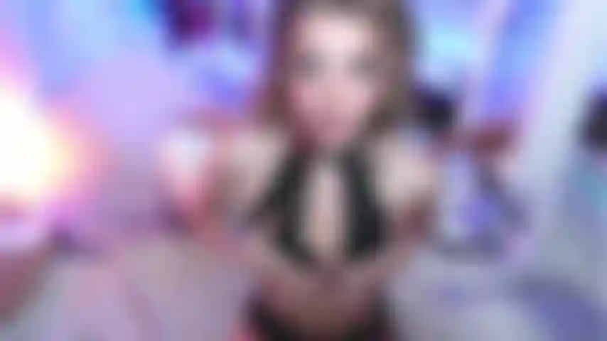 Ragazza sottomessa che indossa calze a rete e ti viene sul cazzo. Ora per favore sborrami in faccia!