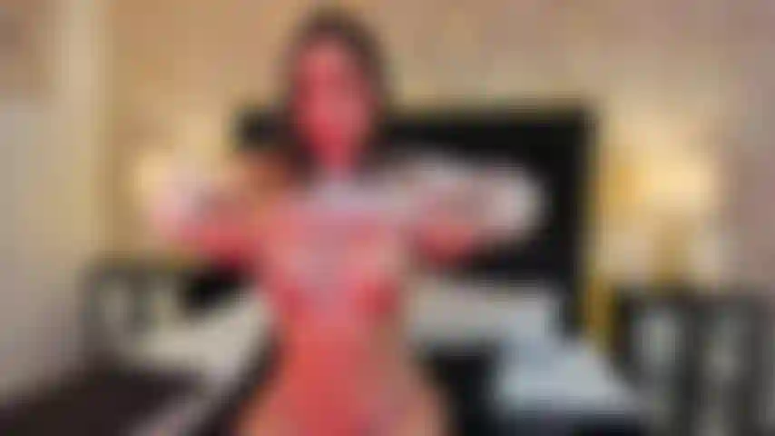 Qui puoi goderti il ​​miglior pompino, mentre ti faccio un delizioso orale puoi avere il controllo del mio giocattolo.