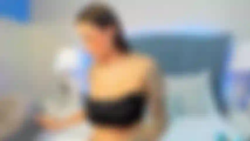 Fai rimbalzare il mio culo nel tuo cazzo mentre guardo le mie tette.