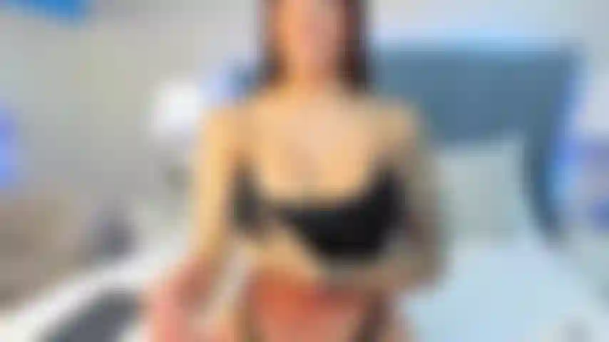 Che mi diletto a rosar il dildo nella mia figa e poi lo penetro lentamente.