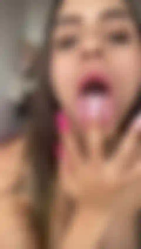 Vieni a farti un delizioso pompino in cui ti lubrificherò per bene il cazzo.