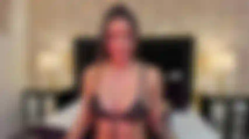 Mostro il mio bel culo, ti piacerebbe vedere un'anale.