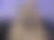 Sara trova un altro modo per usare il massaggiatore per il collo.