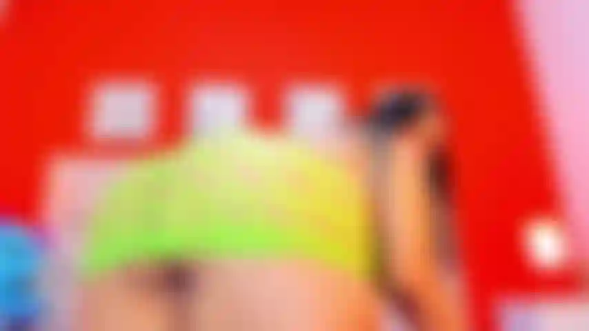 Battito di culo + zoom stronzo.