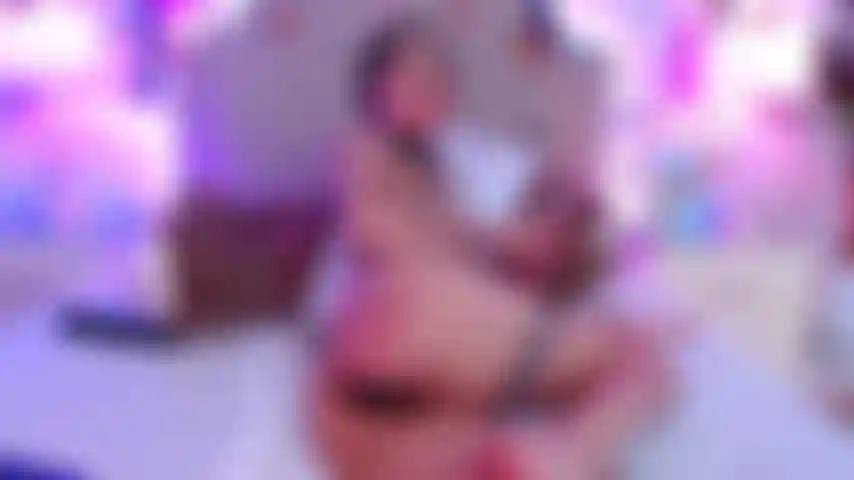 Colpiscimi fino a farmi diventare rosso il culo.