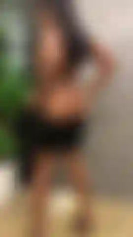 my ass doesn't fit in the dress