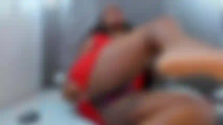 Mi strofino la figa per te.