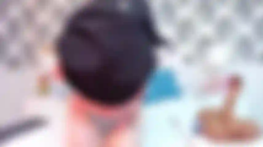 Uno spogliarello sexy, finisco in posizione cowgirl al contrario.