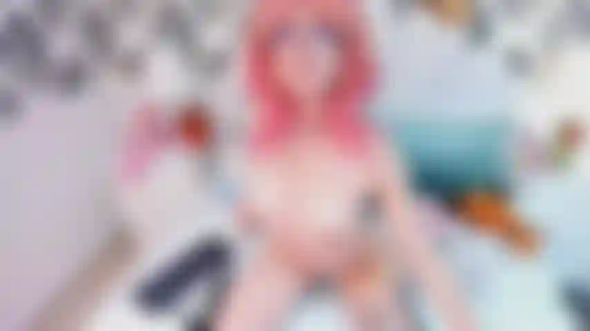 Divertiti con la tua ragazza cosplay preferita.