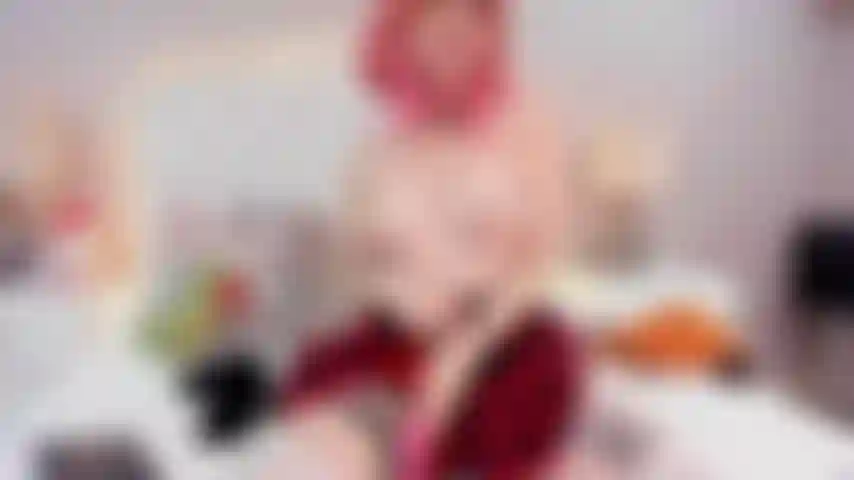 Guardami con questa bella gonna.