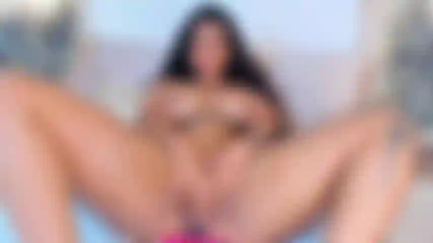 La mia figa ha bisogno di te dentro, sei disposto a riempirmi di piacere?