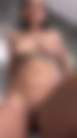 Mi piace molto giocare con il tuo cazzo dentro di me.