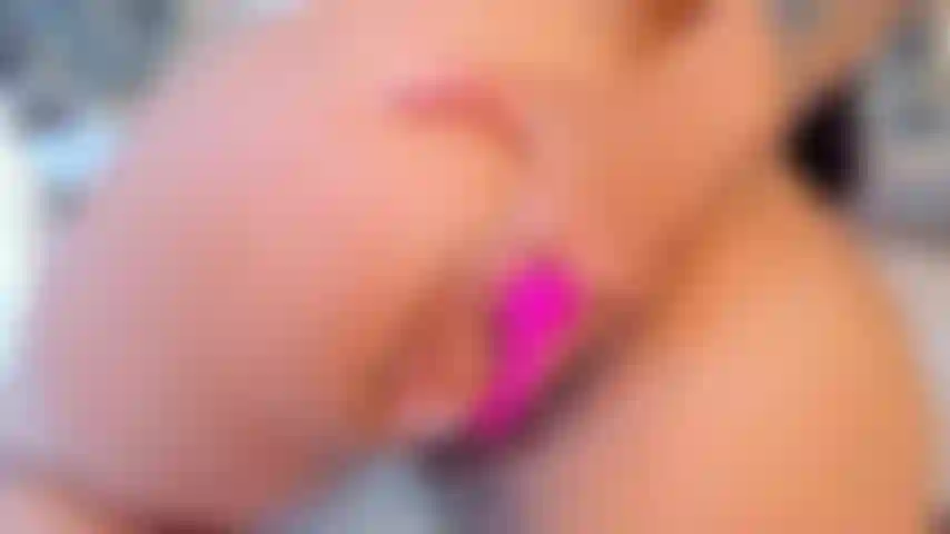 Mi piace chinarmi e mostrarti il ​​mio culo... Ti fa perdere il controllo, non è vero?