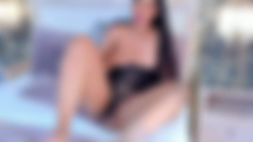 Mi stai scopando la figa così bene ora che è spalancata, bagnata fradicia e si stringe attorno al tuo cazzo come se non volesse mai lasciarti andare.