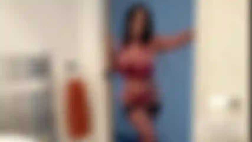 Sph - sega con i piedi durante il bagnetto per cazzi piccoli.