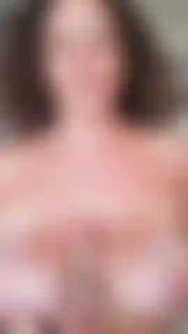 Faccio una spagnola con il conto alla rovescia dello sperma (orientamento verticale).