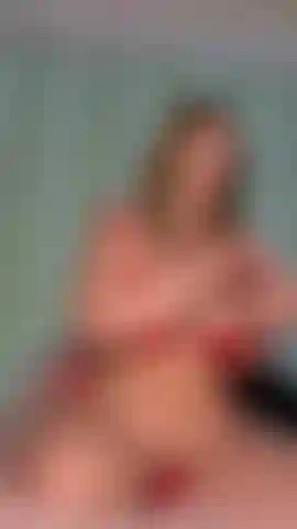 Voyeur / lozione stuzzicante - lozione bikini con perizoma rosso (ripresa al telefono).