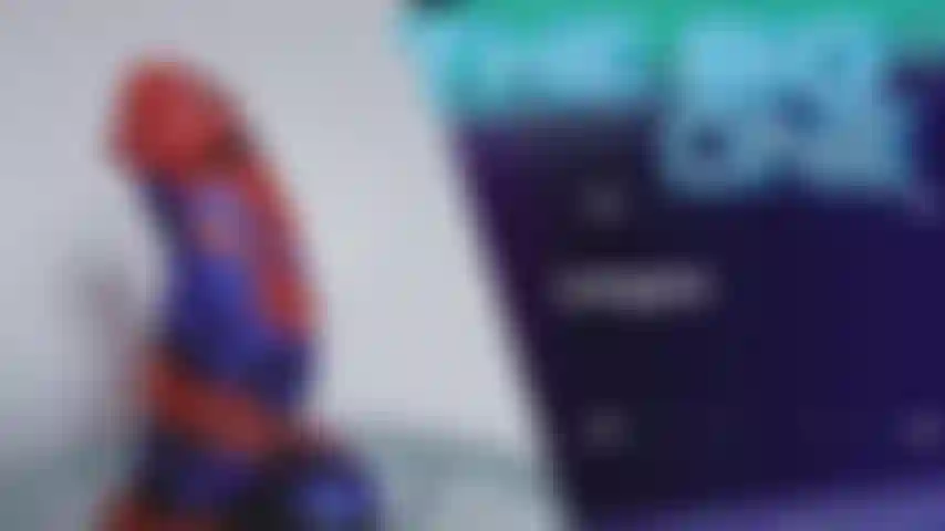 Incontro di combattenti - sasha contro il dildo gigante - una lotta sessuale in stile videogioco.