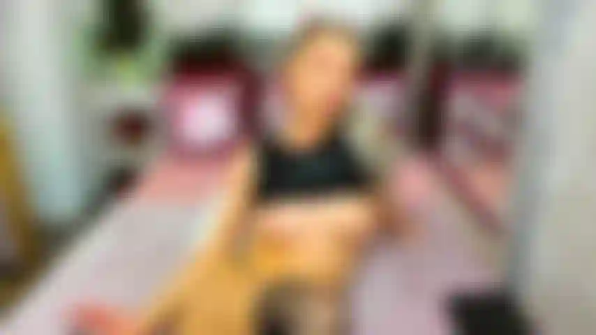 Mi strofino la figa attraverso le mutandine con le tette fuori.