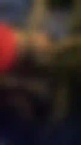 Sbirciatina: guardami mentre succhio un cazzo vero.