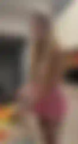 La cena è pronta, io sono il dessert. Buon appetito!