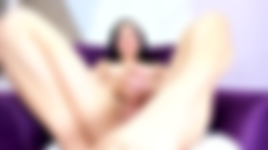 Creampie!! Una latina sexy che riceve un sacco di sperma nella sua figa stretta.