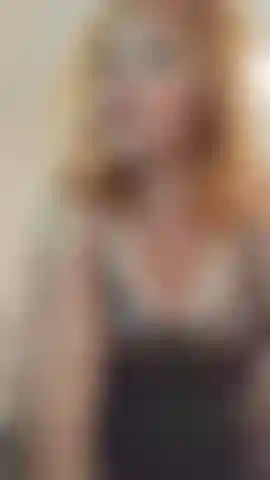 Tette - rivela e stuzzica.