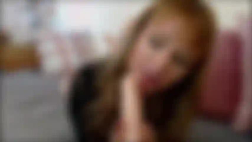 Vieni per me due volte mentre sputo sul tuo cazzo.