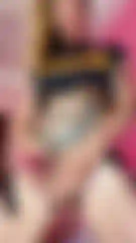 Voglio infilarmi nella tua bocca da sgualdrina prima di scoparti nel tuo stretto culo da femminuccia, guardandoti negli occhi per vedere il piacere scendere sul tuo viso.