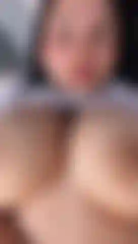 Le mie grandi tette che rimbalzano finché non esplodono.