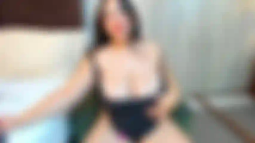 Gioco con la figa bagnata.