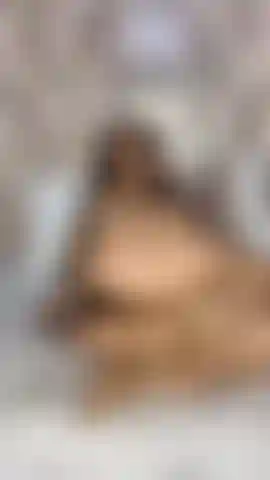 Il mio culo stretto viene scopato da questo fantastico dildo.