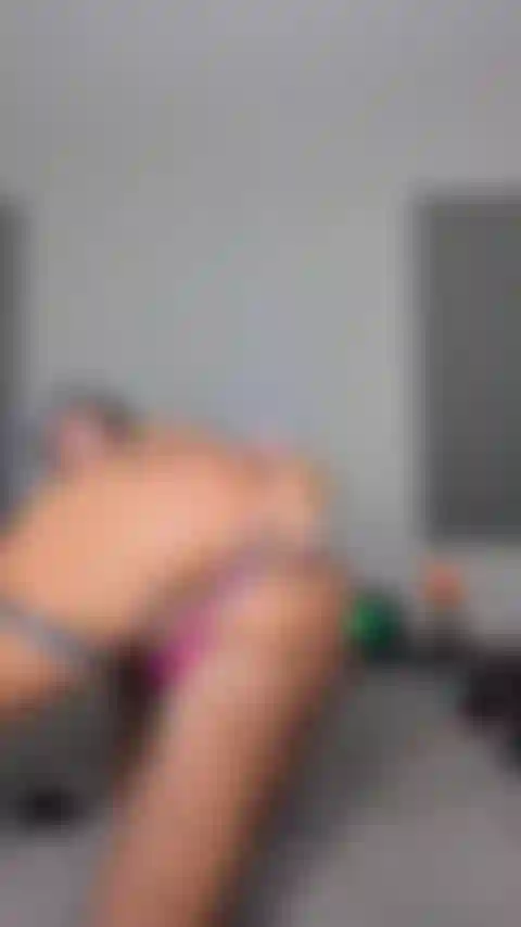 Plug anale ingioiellato e vibrazione della punta recitano la parte 2.