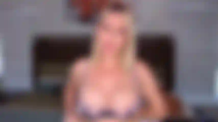 Spettacolo d'oro n. 2 23/5/2020 Gioco con dildo.
