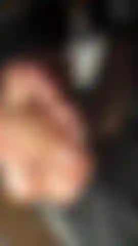Mi strofino i piedi sexy e oleosi 🦶.