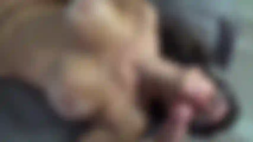 Non voglio il suo sperma, ma è comunque sulla mia faccia. Guardami pulire il cazzo con la bocca.