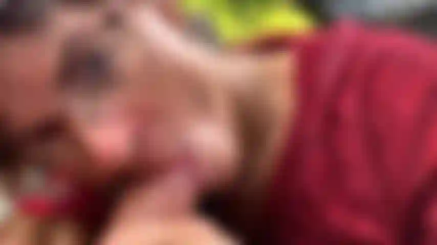 Sborra nella mia bocca che beve sperma su tutto il mio bel viso.