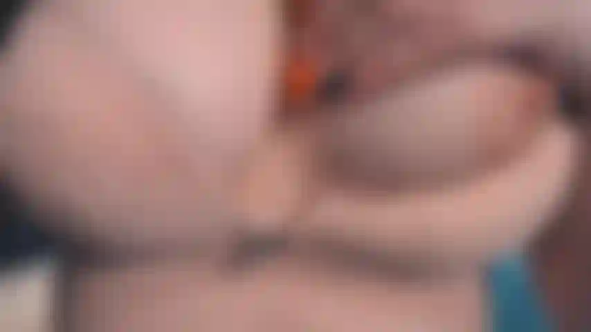 Tette sexy_yammy capezzoli duri.