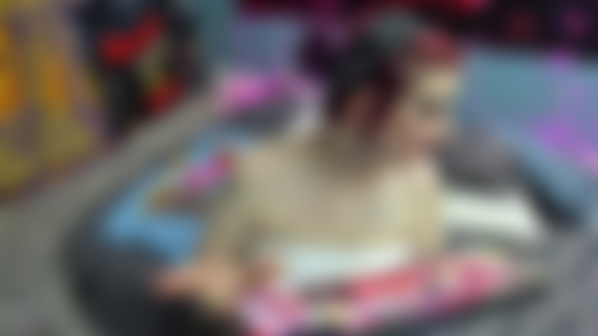 Scopami con la tua ragazza al telefono.