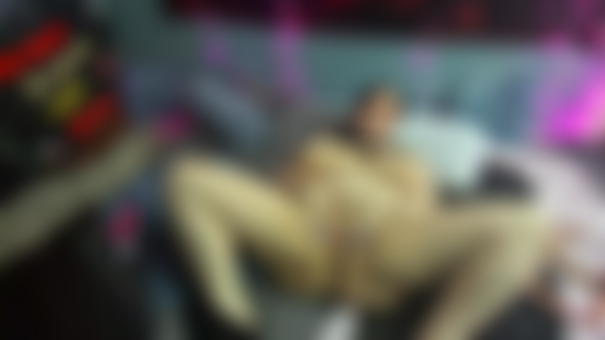 Che implora il cazzo e schizza.